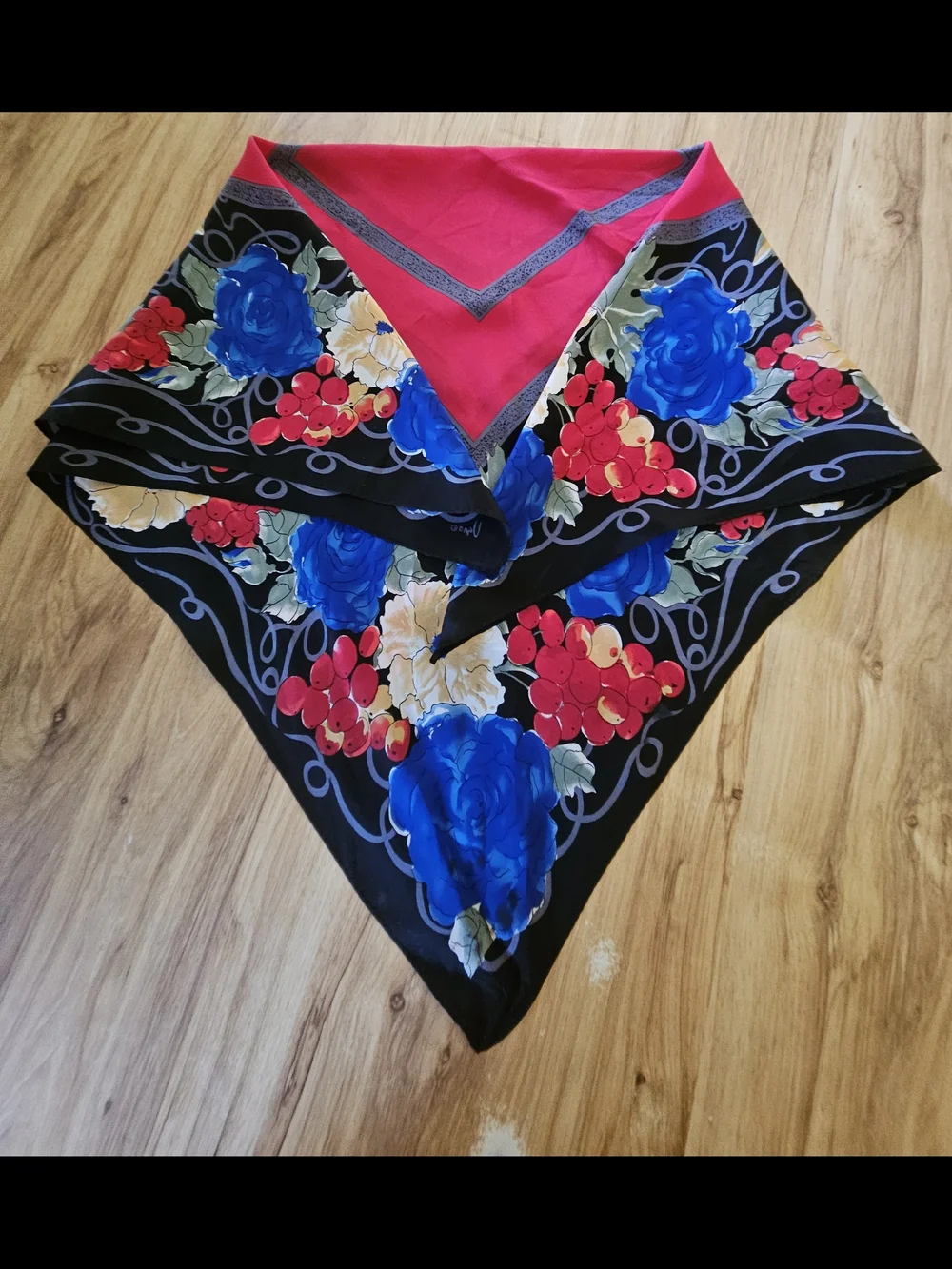 Vintage Vega - Bold Red & Black Floral Silk Scarf - Women's Fashion Wrap